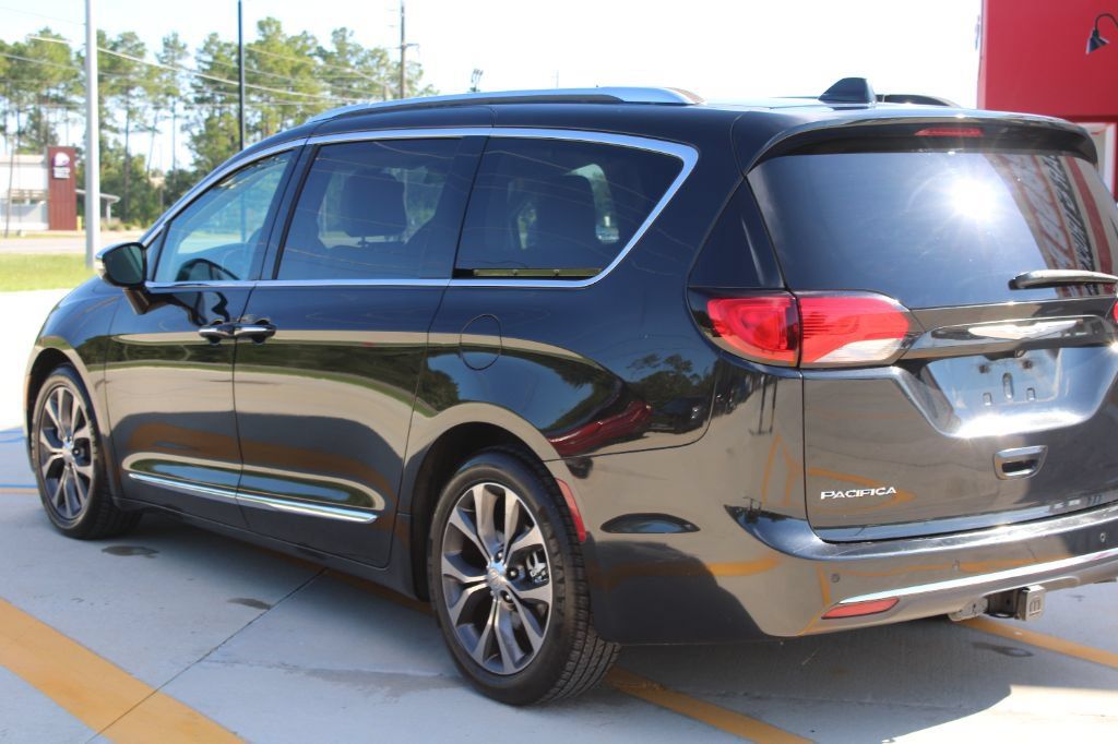 Used 2017 Chrysler Pacifica Limited w/ Tire & Wheel Group FWD image 5
