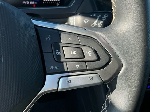 Used 2023 Volkswagen Tiguan SE w/ Panoramic Sunroof Package image 22