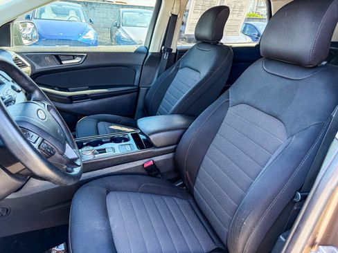 Used 2019 Ford Edge SE FWD image 16