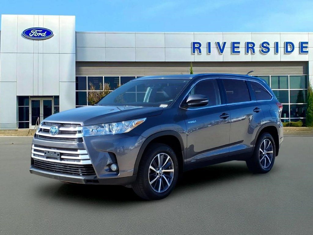 Used 2019 Toyota Highlander XLE AWD/4WD image 3