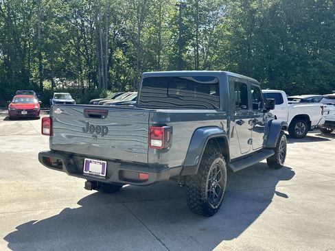 Used 2025 Jeep Gladiator Sport AWD/4WD image 7