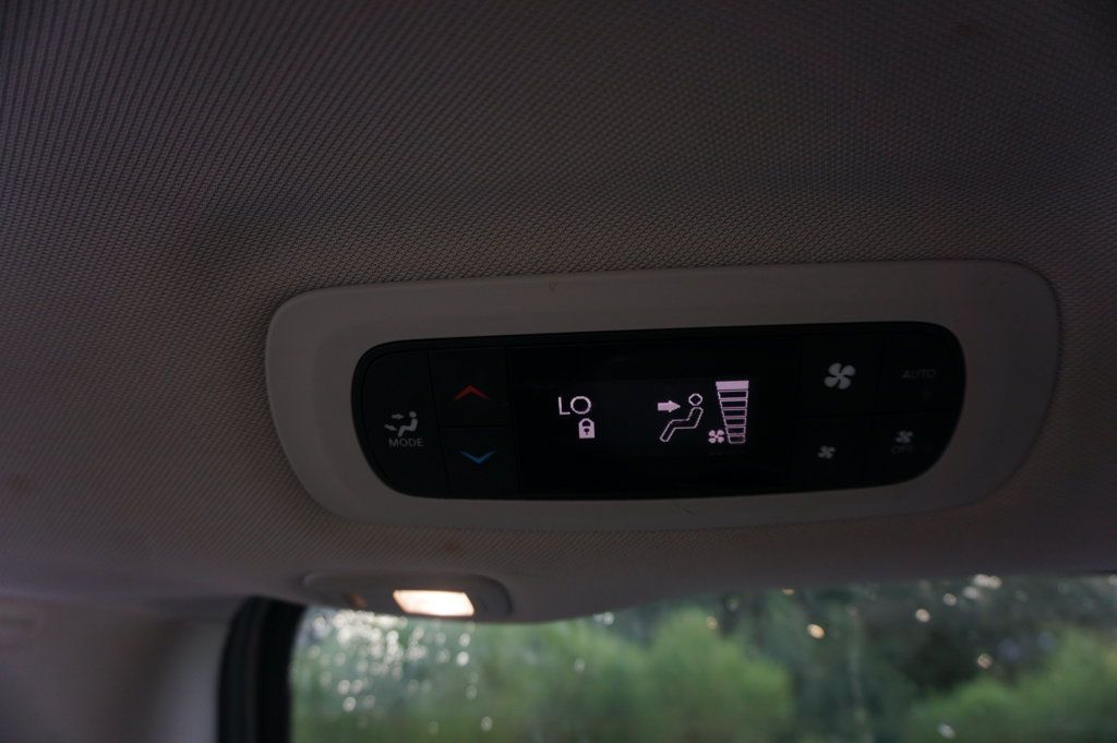 Used 2020 Chrysler Pacifica Limited FWD image 18
