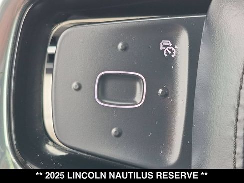 Used 2025 Lincoln Nautilus Reserve AWD/4WD image 6