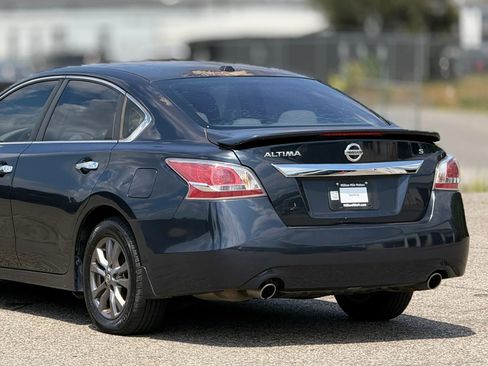 Used 2015 Nissan Altima 2.5 S w/ Sport Value Package FWD image 16