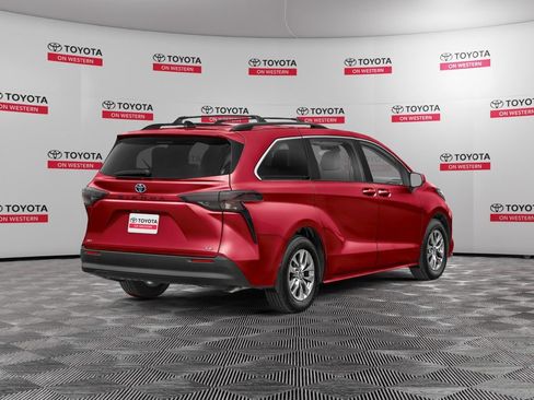 New 2026 Toyota Sienna LE FWD image 2