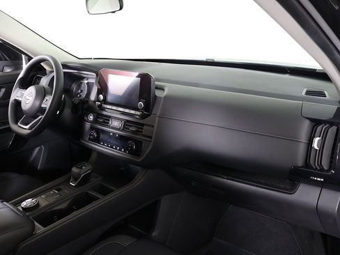 Used 2024 Nissan Pathfinder S image 24