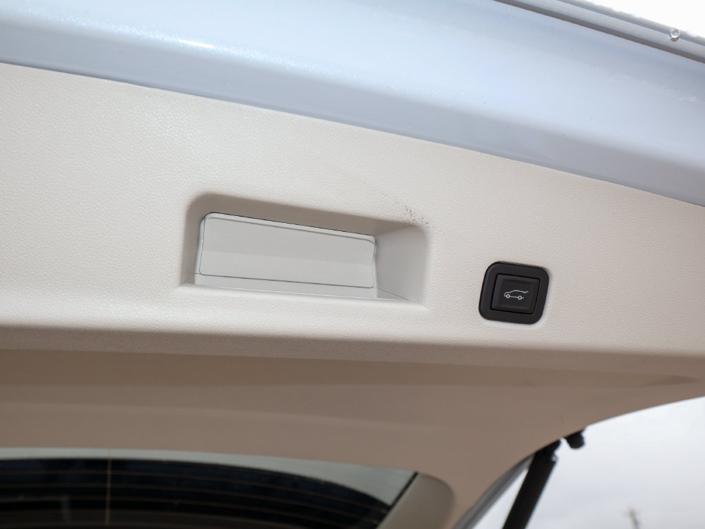 New 2027 GMC Acadia Denali w/ Denali Reserve Package FWD image 6
