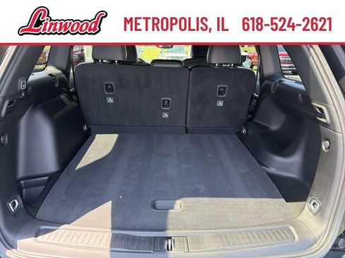 Used 2024 Jeep Grand Cherokee Limited w/ Black Appearance Package AWD/4WD image 12