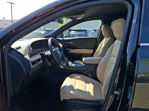 Used 2024 Cadillac XT4 Luxury w/ Cold Weather Package AWD/4WD image 14