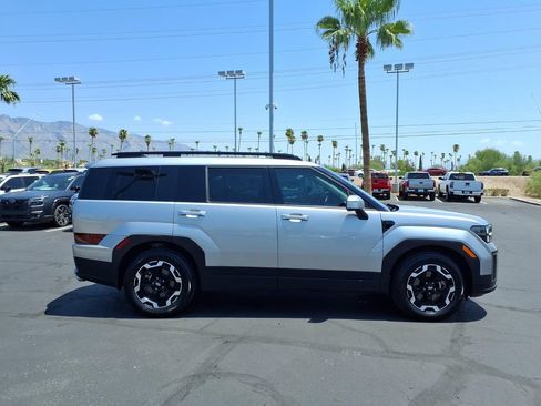 Used 2025 Hyundai Santa Fe SEL FWD image 9