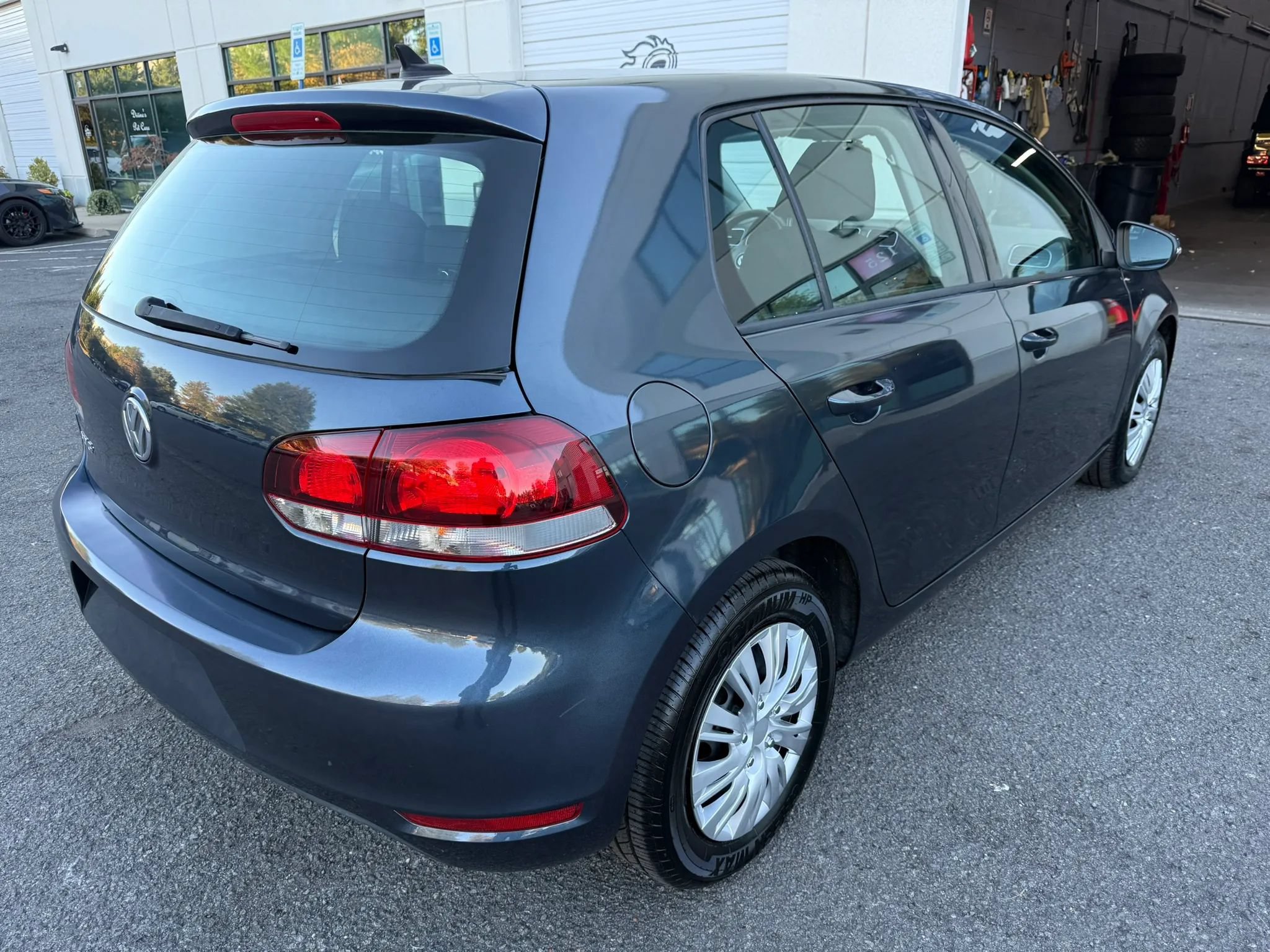 Used 2013 Volkswagen Golf 4-Door FWD image 12