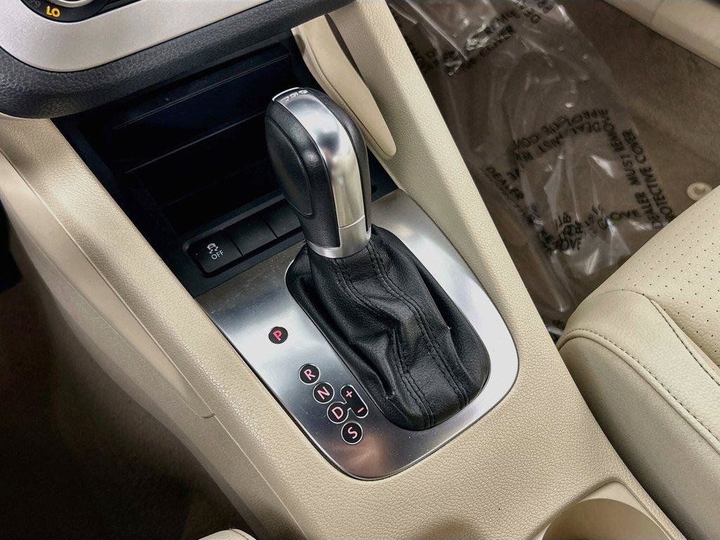 Used 2012 Volkswagen Eos Komfort FWD image 15