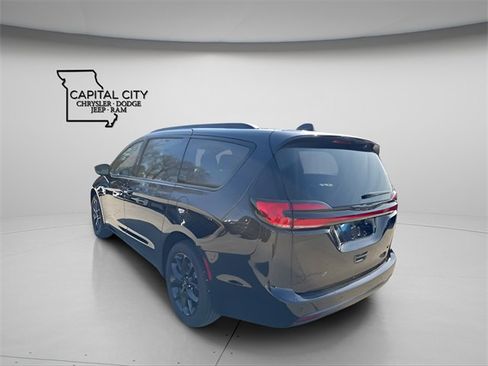 New 2026 Chrysler Pacifica Select w/ S Appearance Package image 7
