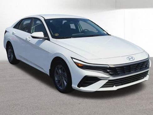 Used 2025 Hyundai Elantra Blue FWD image 28