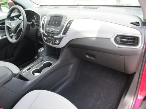 Used 2020 Chevrolet Equinox LT w/ LPO, Floor Liner Package FWD image 11