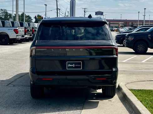 Used 2025 Lincoln Navigator Black Label AWD/4WD image 5