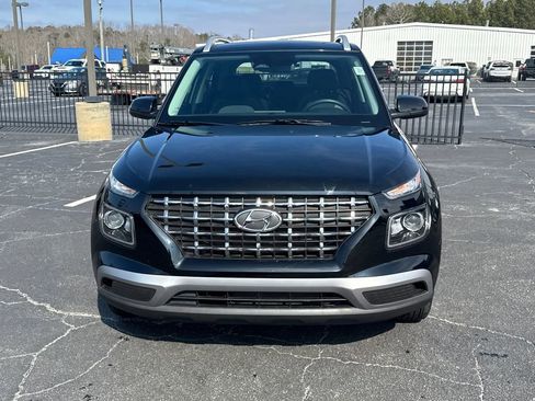 Used 2024 Hyundai Venue SEL image 3