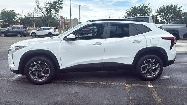 Used 2025 Chevrolet Trax LT w/ LT Convenience Package FWD image 4