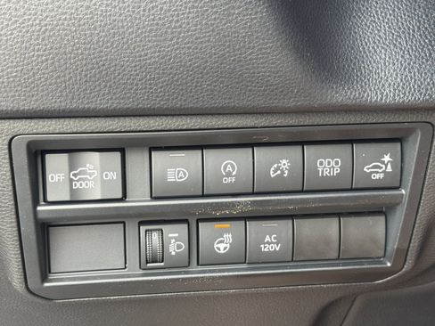 Used 2022 Toyota Tundra SR5 w/ SR5 Premium Package RWD image 37