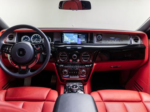 Used 2019 Rolls-Royce Phantom Sedan image 81