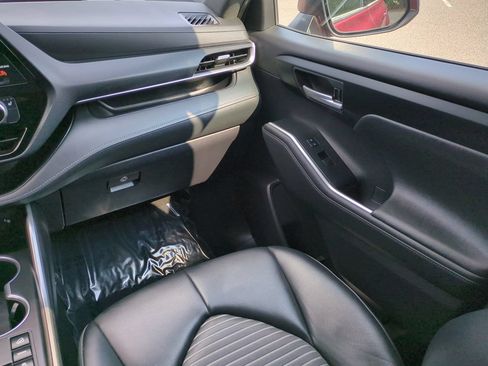 Used 2023 Toyota Highlander XSE AWD/4WD image 17