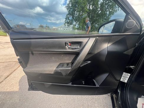 Used 2017 Toyota Corolla LE FWD image 9
