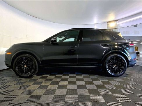 Certified 2024 Porsche Cayenne AWD/4WD image 2
