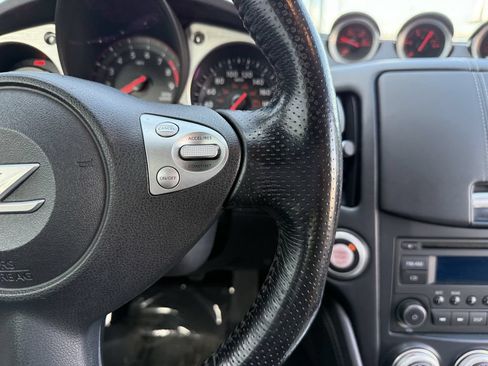 Used 2016 Nissan 370Z Coupe RWD image 14