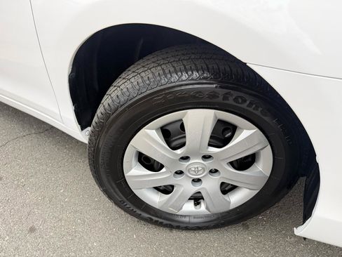 Used 2010 Toyota Camry image 35