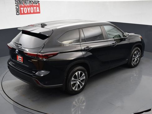 Used 2024 Toyota Highlander XLE AWD/4WD image 24