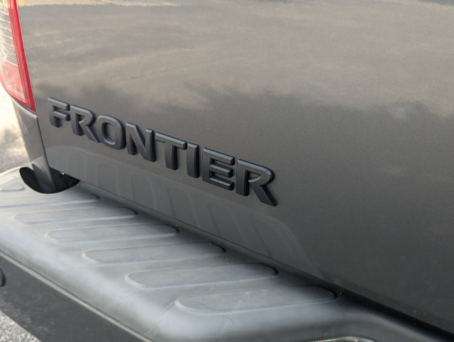 Used 2020 Nissan Frontier SV w/ Midnight Edition Floor Mats RWD image 9