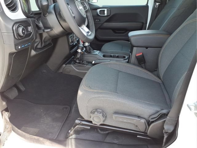 Used 2025 Jeep Wrangler Unlimited Sahara AWD/4WD image 19