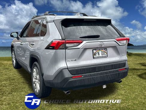 Used 2021 Toyota RAV4 XLE Premium image 5