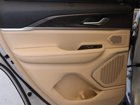 New 2023 Jeep Grand Cherokee 4xe w/ Luxury Tech Group II image 27