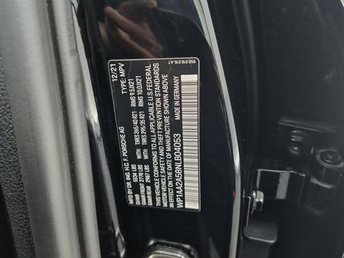 Certified 2022 Porsche Macan AWD/4WD image 29
