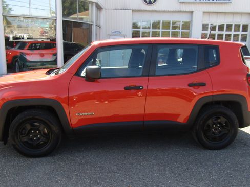 Used 2019 Jeep Renegade Sport image 1