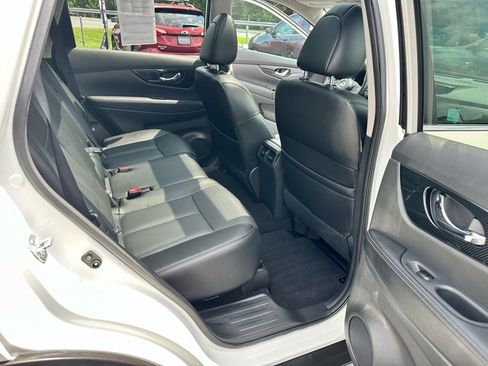 Used 2017 Nissan Rogue SL image 14