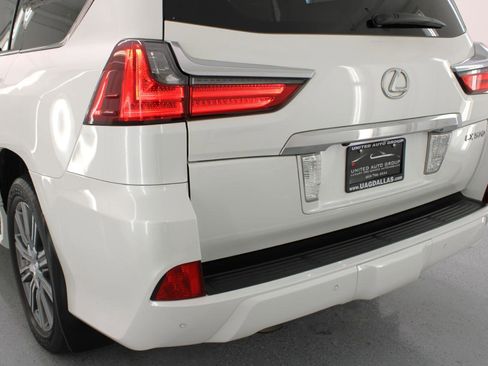 Used 2017 Lexus LX 570 4WD w/ Luxury Package image 23
