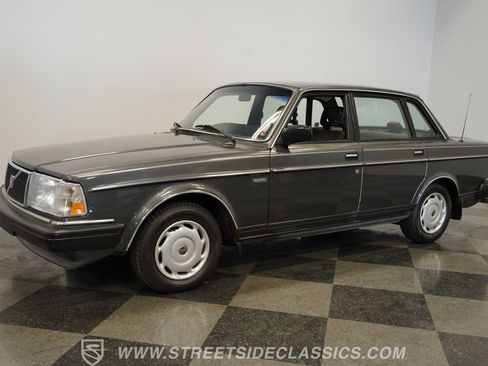 Used 1988 Volvo 240 Sedan RWD image 7
