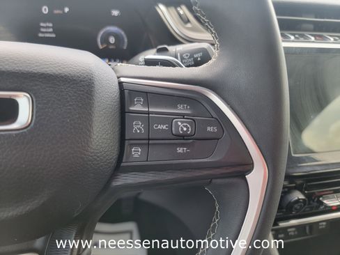 Used 2025 Jeep Grand Cherokee Laredo X RWD image 20