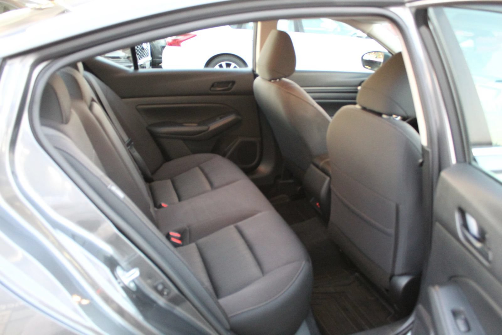 Used 2024 Nissan Altima 2.5 SV FWD image 11