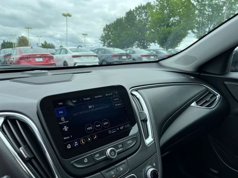 Used 2024 Chevrolet Malibu LT image 36