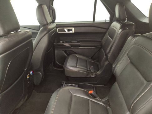 Used 2020 Ford Explorer XLT w/ Equipment Group 202A AWD/4WD image 18