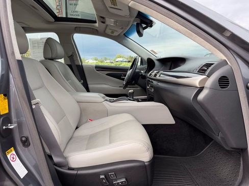 Used 2014 Lexus LS 460 w/ Comfort Package RWD image 15