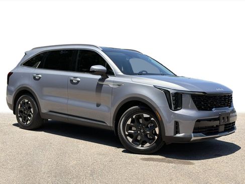 Used 2025 Kia Sorento S w/ Panoramic Sunroof Package FWD image 2