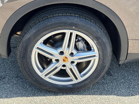 Used 2016 Porsche Cayenne S image 18