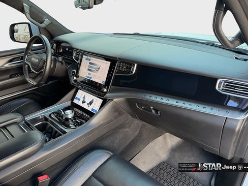 Used 2022 Jeep Grand Wagoneer Series II AWD/4WD image 19