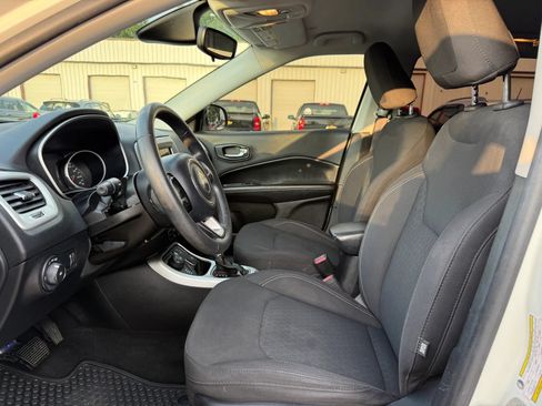 Used 2019 Jeep Compass Sport AWD/4WD image 2