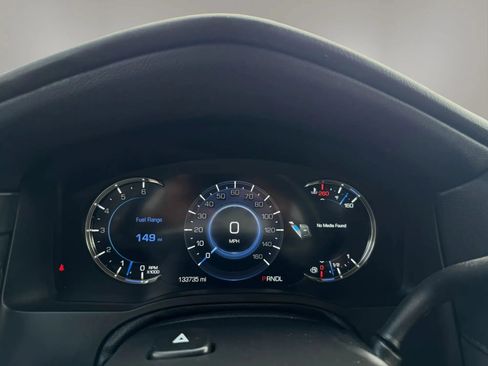Used 2019 Cadillac Escalade ESV Premium Luxury RWD image 21