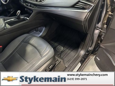 Used 2020 Buick Enclave Essence w/ Sound and Sites Package FWD image 29